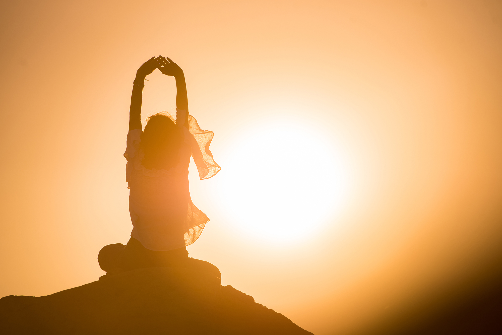 photo d'une position de yoga pour l'harmonie du corps par philosophale (méditation, beauté, bien être)